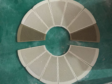 Plat en céramique adapté aux besoins du client d'appareil de chauffage pour la forme de fan de cuisinière à gaz qui respecte l'environnement