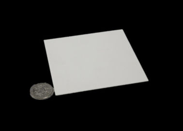 Feuille en céramique de l'isolateur Al2o3 d'alumine mince de substrat pour l'usage de carte PCB, résistance diélectrique élevée