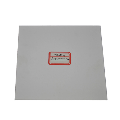 Plat en céramique d'oxyde d'alumine de 400 MPA pour la haute température avec la dilatation thermique 8,9 X 10-6/K