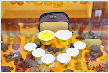 Ensemble pourpre de théière de Yixing d'argile avec 6 tasses à la maison personnalisée de couleur jaune d'utilisation