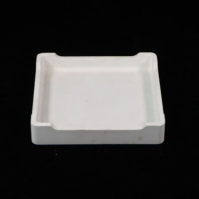 Une surface lisse et réfractaire assurant une longue durée de vie adaptée à la fusion du verre et aux environnements de cuisson en céramique