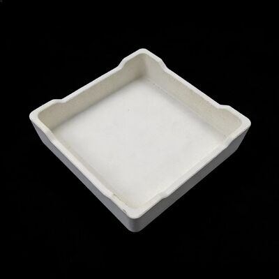 Creuset réfractaire longue durée avec résistance améliorée aux hautes températures, conçu pour résister aux conditions de cuisson