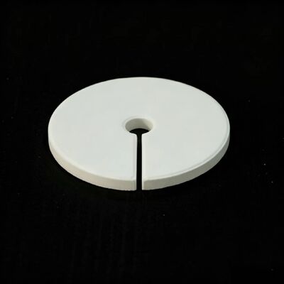 Constante diélectrique 6 à 7 Céramique mullite avec une conductivité thermique de 3,5 à 4,5 W par mètre Kelvin Opérant à 1400 degrés Celsius