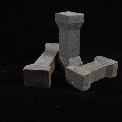 Poteaux de four en forme de brique avec une porosité apparente de 7 à 8% et du carbure de silicium durable