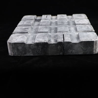 Matériau réfractaire de qualité assure une surface lisse et plate dans les meubles de fours réfractaires pour la production de briques
