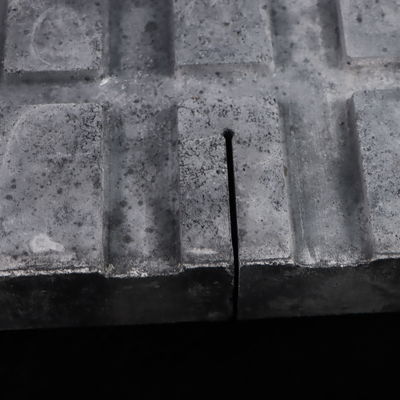 Matériau réfractaire de qualité assure une surface lisse et plate dans les meubles de fours réfractaires pour la production de briques