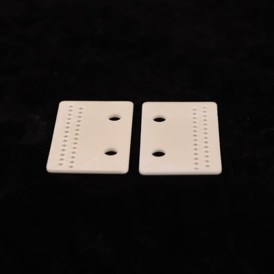 8.9 X 10-6/K Expansion thermique de l'oxyde d'aluminium céramique pour des applications durables et résistantes