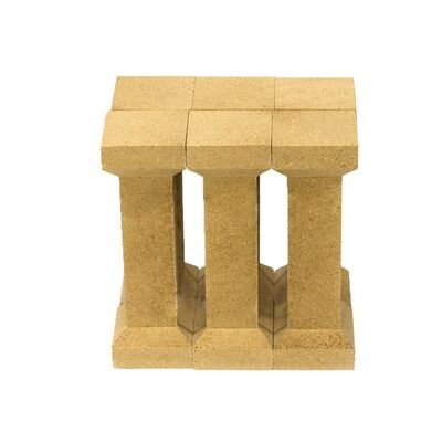 Résistance à l'écrasement à froid supérieure à 90 MPa. Piliers de four composés de mullite de corindon et d'une densité de 2,8 g/cm³, conçus pour la performance dans les systèmes de fours industriels.