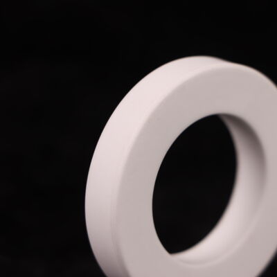 Constante diélectrique 96 Oxyde d'aluminium Composition céramique blanche à résistance à la compression supérieure à 3000 MPa Adapté à l'électronique