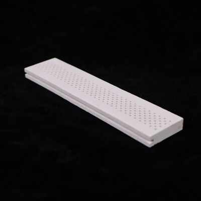 Résistance au choc thermique 250 Céramique de mullite offrant une constante diélectrique de 6 à 7 et une dureté de 7 à 8 Mohs Idéale pour les composants d'isolation électrique