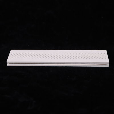 Résistance au choc thermique 250 Céramique de mullite offrant une constante diélectrique de 6 à 7 et une dureté de 7 à 8 Mohs Idéale pour les composants d'isolation électrique