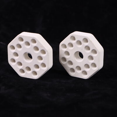 Résistance aux chocs thermiques 250 céramique mullite avec un coefficient d'expansion thermique de 4,5 à 5,5 × 10−6 par Kelvin et une dureté de 7 à 8 Mohs Utilisé dans les systèmes de protection thermique