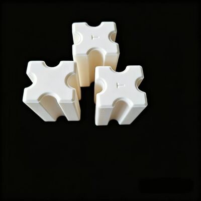 Densité 3,75-3,9 g/cm³ Céramique d'oxyde d'aluminium avec module de Young de 200-400 GPa et résistance à la compression supérieure à 3000 MPa pour utilisations industrielles intensives