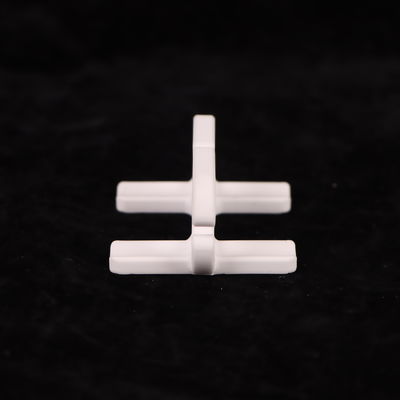 Résistance à la flexion en céramique à l'oxyde d'aluminium blanc 200-400 MPa et expansion thermique 8,9 X 10-6/K pour les applications à haute température