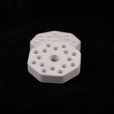 Résistance aux chocs thermiques 250 céramique mullite avec un coefficient d'expansion thermique de 4,5 à 5,5 × 10−6 par Kelvin et une dureté de 7 à 8 Mohs Utilisé dans les systèmes de protection thermique