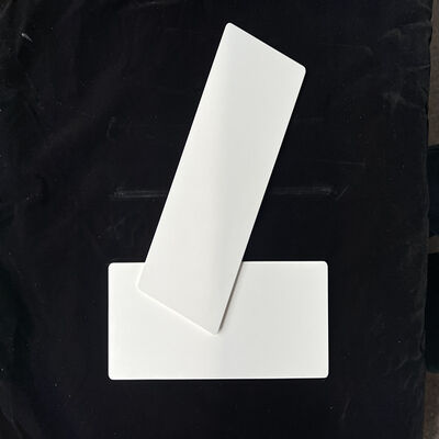 Conductivité thermique de 25 à 35 W par mK Matériau céramique d'aluminium conçu pour l'isolation électrique et la gestion thermique