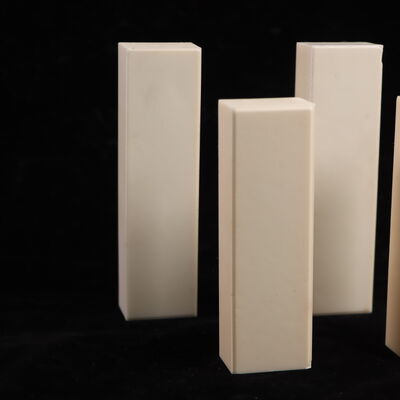 Densité 375 à 39 grammes par centimètre cube Composants en céramique d'alumine, oxyde d'aluminium, utilisés dans les dispositifs médicaux et électroniques