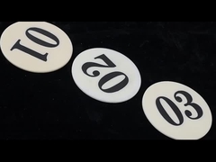 9 Dureté de Mohs Ceramique d'oxyde d'aluminium à résistance diélectrique de 18 à 20 KV/mm et rapport de Poisson de 0.25